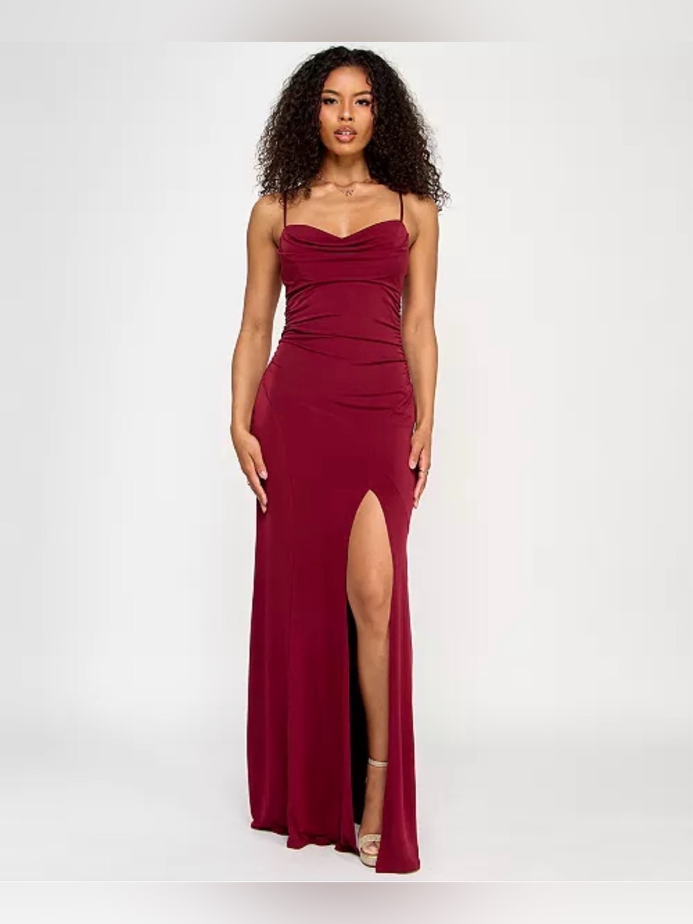 Emerald Sundae Juniors'
Cowlneck Ruched Sleeveless
Burgundy Gown